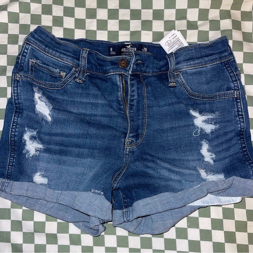 Hollister size 9 High Rise Shorts 3”